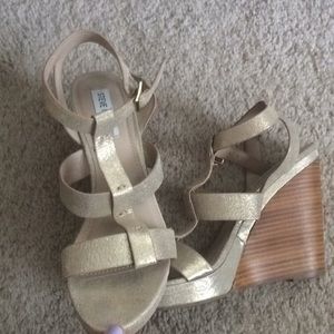 Gold wedges